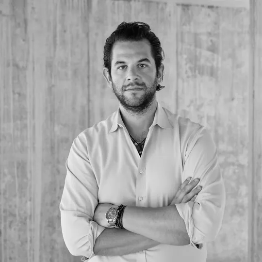 Brett Caspi, Agent in  - Compass