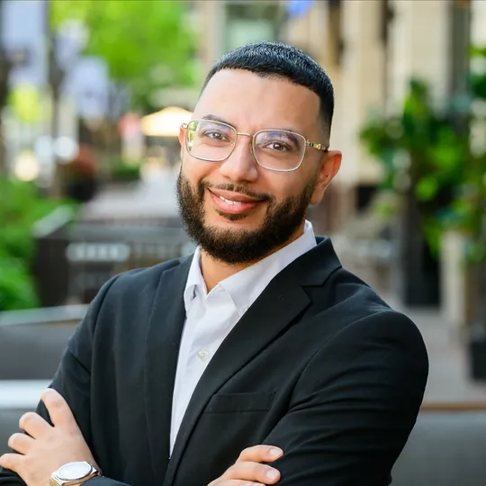 Mena Saleab, Agent in  - Compass