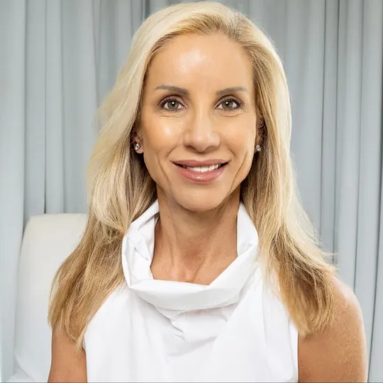 Tika Van Den Hurk, Agent in  - Compass