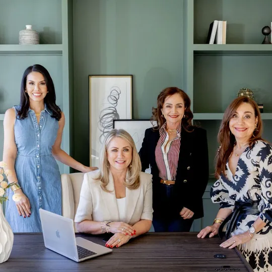 Cosmopolitan Group, Agent in  - Compass