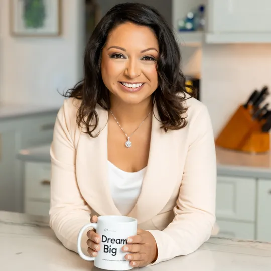 Noemi Flores, Agent in  - Compass