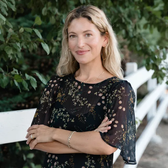 Claire Cali, Agent in  - Compass