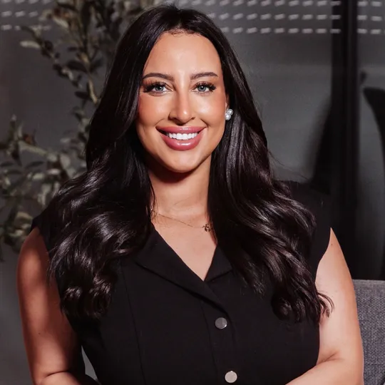 Tori Angiolini, Agent in  - Compass