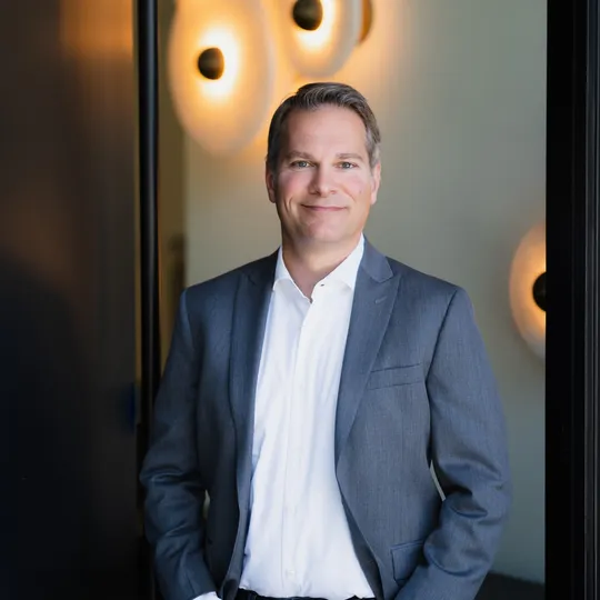 Scott Michaels, Agent in  - Compass