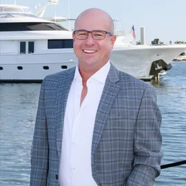 Robert Mauceli, Agent in  - Compass