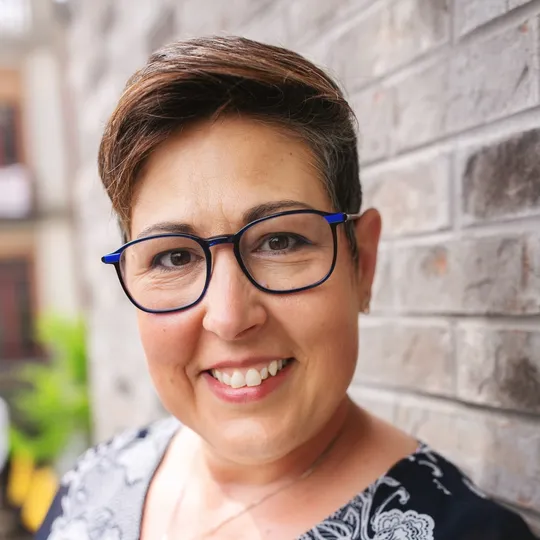 Eve Keller, Agent in  - Compass