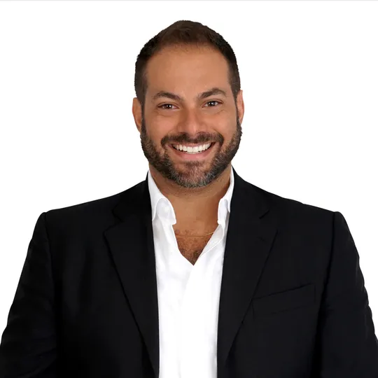 Justin Gelcynski, Agent in  - Compass