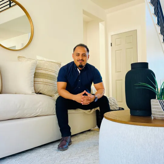 Pablo Sendolla, Agent in  - Compass