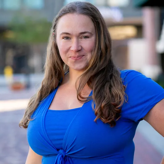 Jean Tolentino, Agent in  - Compass