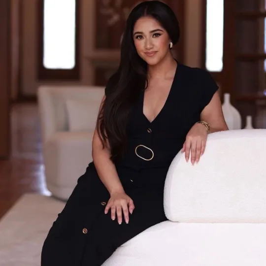 Iris Garcia, Agent in  - Compass