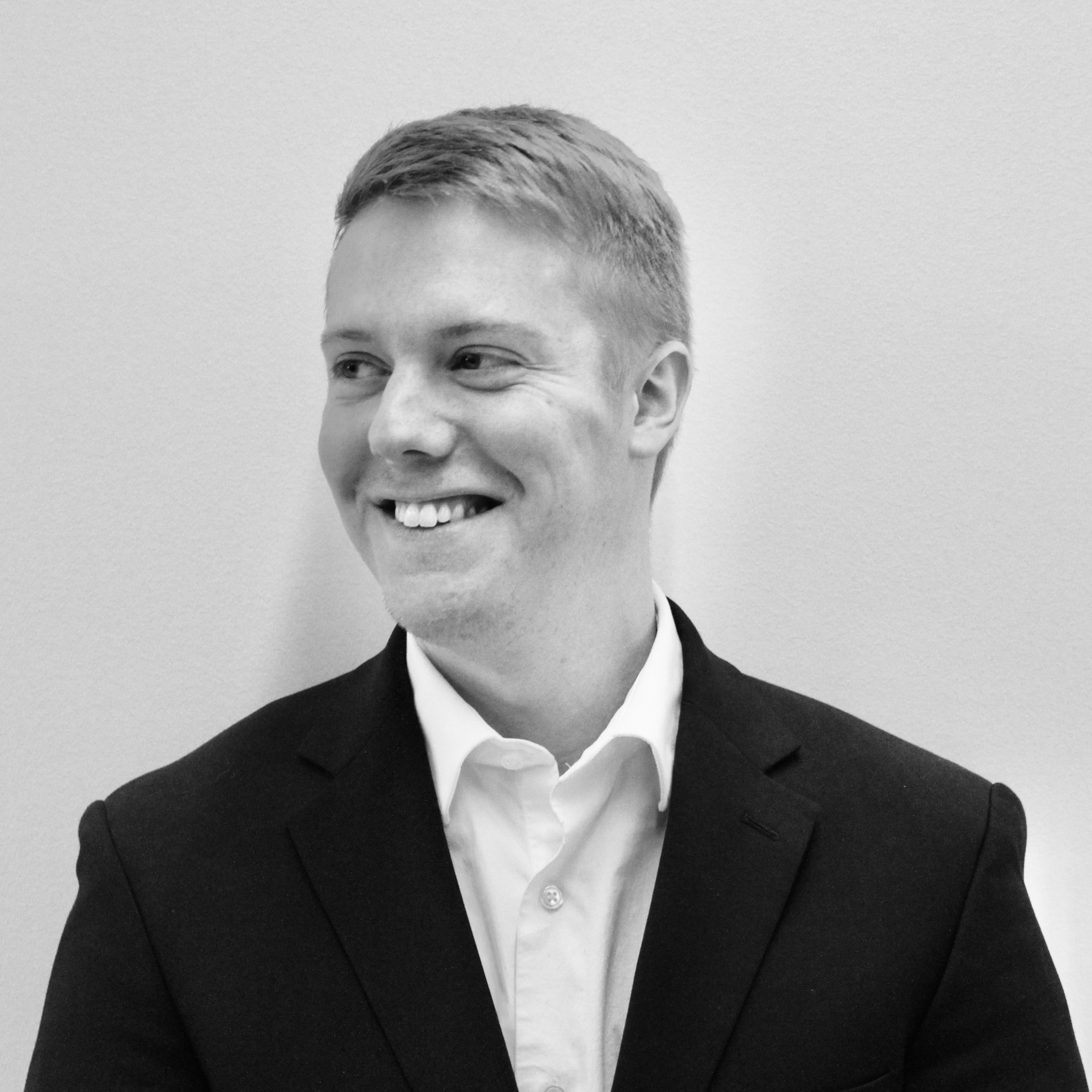 Headshot of Ian Drummond