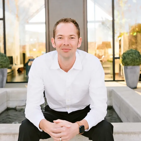 Chris Meadors, Agent in  - Compass