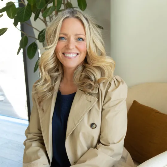 Amy Butz, Agent in  - Compass