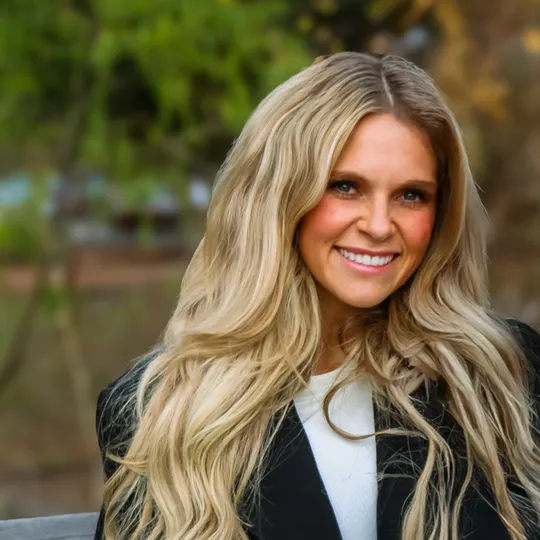 Molly Smith, Agent in  - Compass