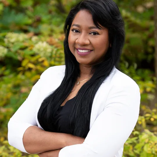 Stacey Angoy, Agent in  - Compass