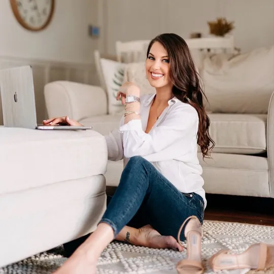 Ashley O'Malley, Agent in  - Compass