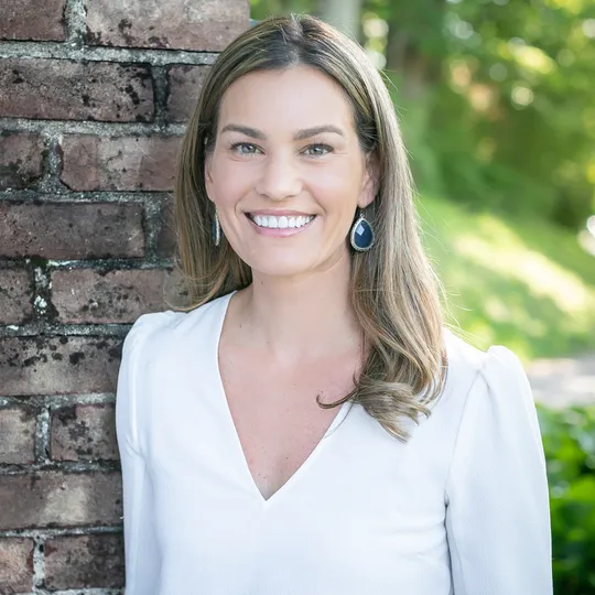 Amanda Barton, Agent in  - Compass