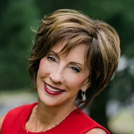 Lori DiFerdinando, Agent in  - Compass