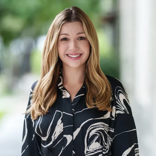 Samantha Bach, Agent in  - Compass