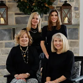 Distinctive Home Team, Agent in  - Compass