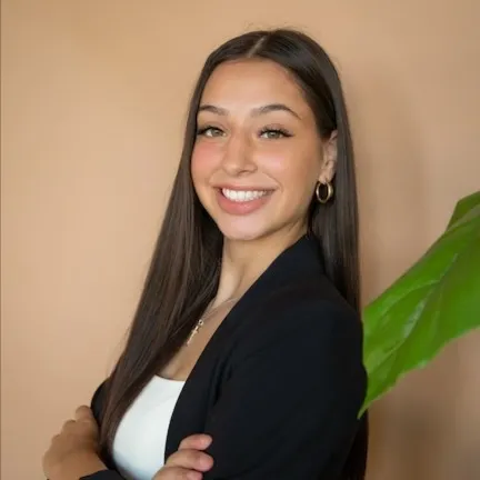 Cheyanne Gruetzmacher, Agent in  - Compass