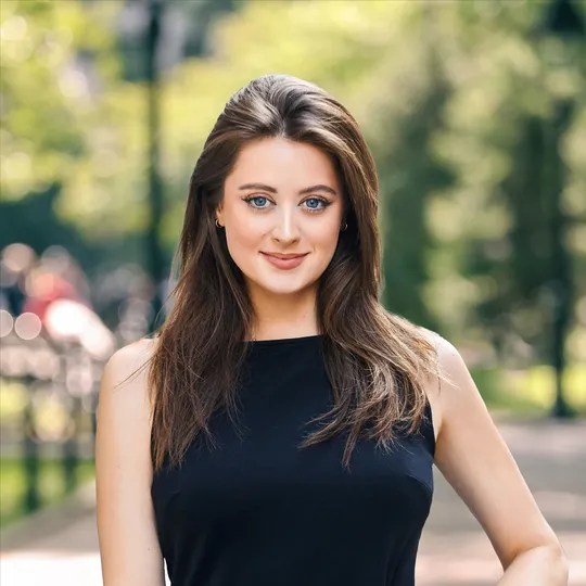 Alexa Dwyer, Agent in  - Compass