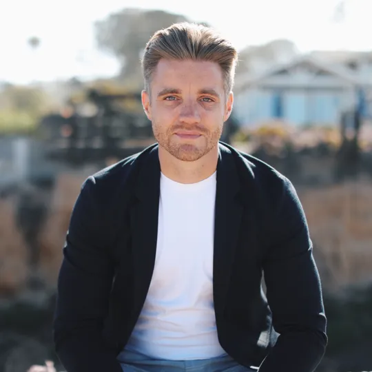 Lloyd O'Neill, Agent in  - Compass