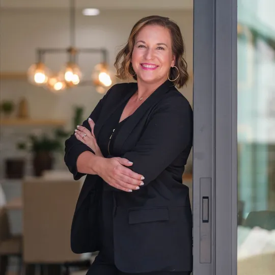 Jennifer Shahry, Agent in  - Compass