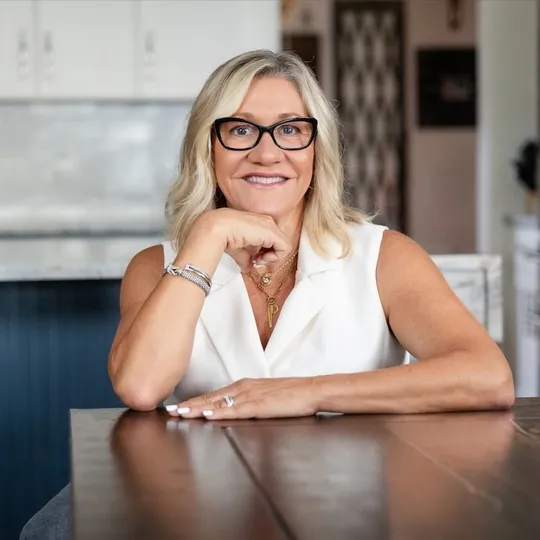 Donna Miller, Agent in  - Compass