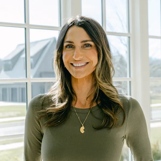 Lisa LaRue, Agent in  - Compass