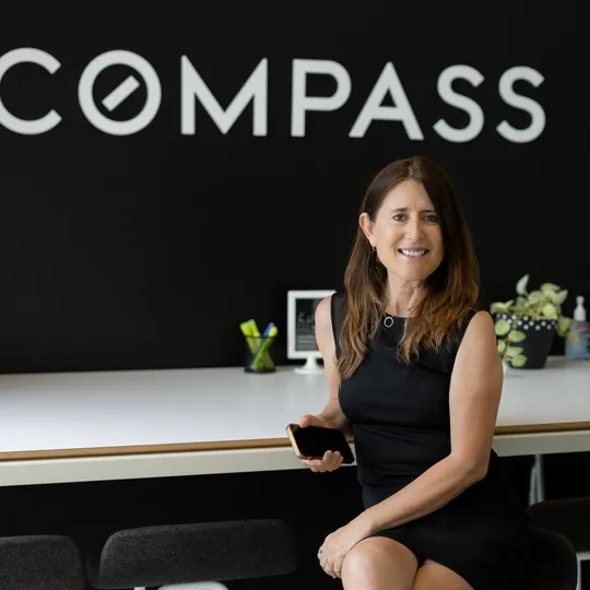 Anna Eckelman, Agent in  - Compass