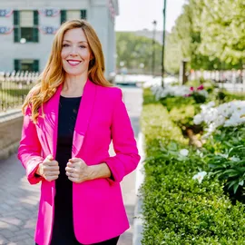 Hillary Birch, Agent in  - Compass