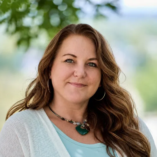 Cyndi Perry, Agent in  - Compass