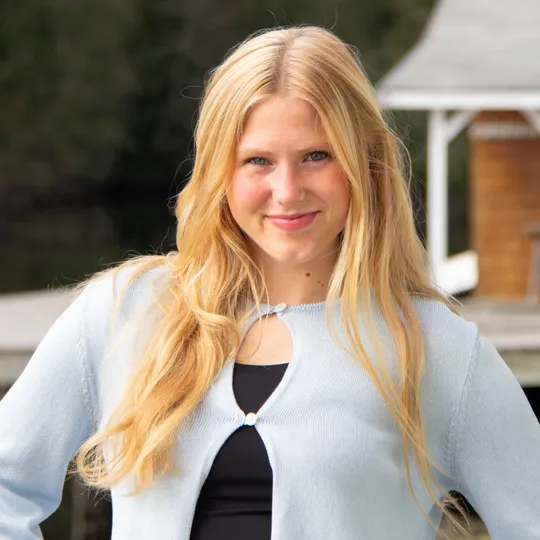 Hannah Holser, Agent in  - Compass