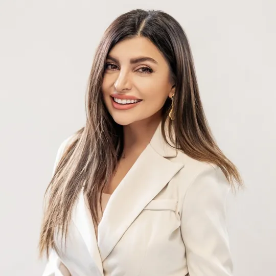 Sogol Sarreshtehdarzadeh, Agent in  - Compass