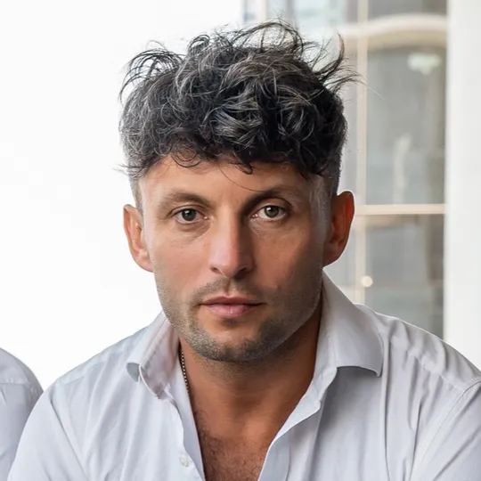 Damian Kosydar, Agent in  - Compass