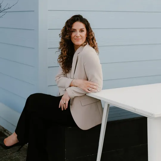 Sharon Vinograd, Agent in  - Compass