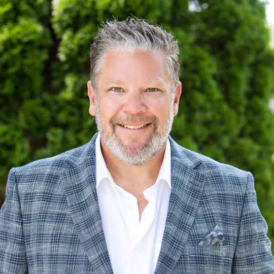 Peter Adams, Agent in  - Compass