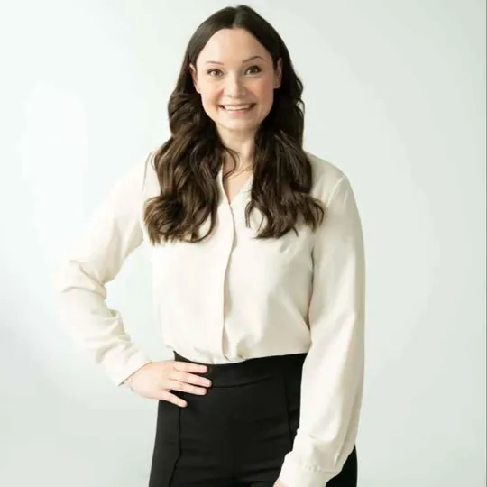 Katie Nowicki, Agent in  - Compass