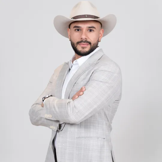 Cris Diaz, Agent in  - Compass