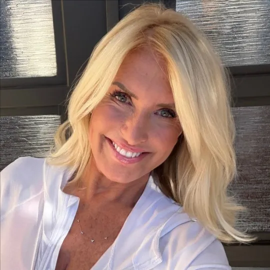 Valery Neuman, Agent in  - Compass