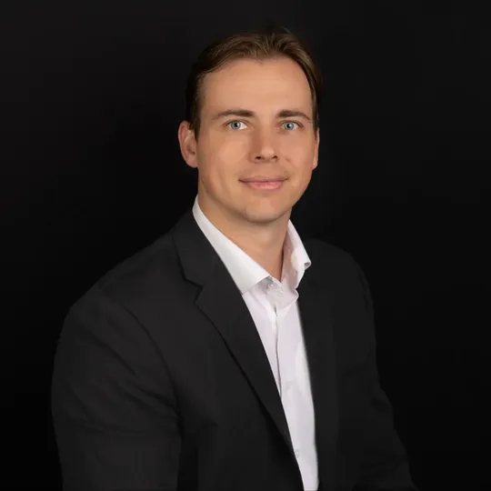 Whitney Hale, Agent in  - Compass