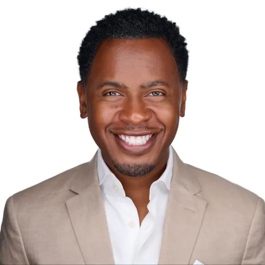 Courtney Richards, Agent in  - Compass