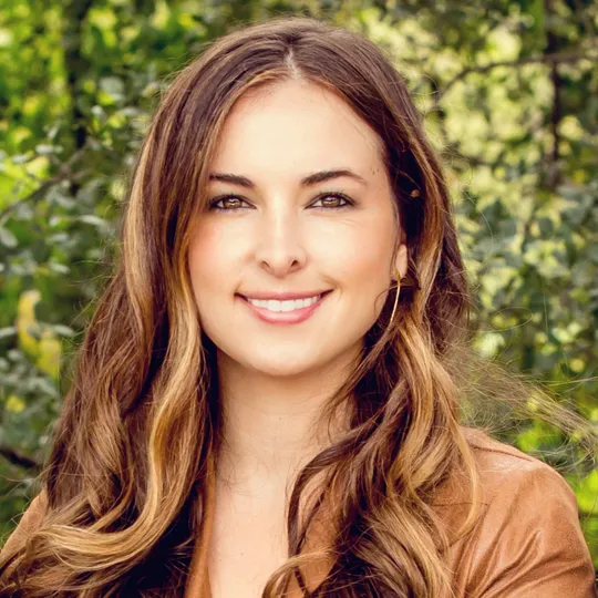 Alexa Messer, Agent in  - Compass