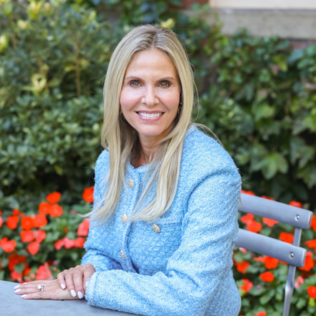 Headshot of Shelly Carey