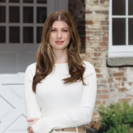 Alycia Foley, Agent in  - Compass