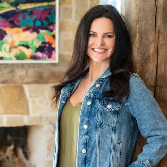 Kiki Kidder, Agent in  - Compass