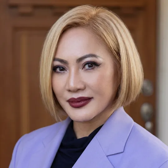 Sunny Dykwel, Agent in  - Compass