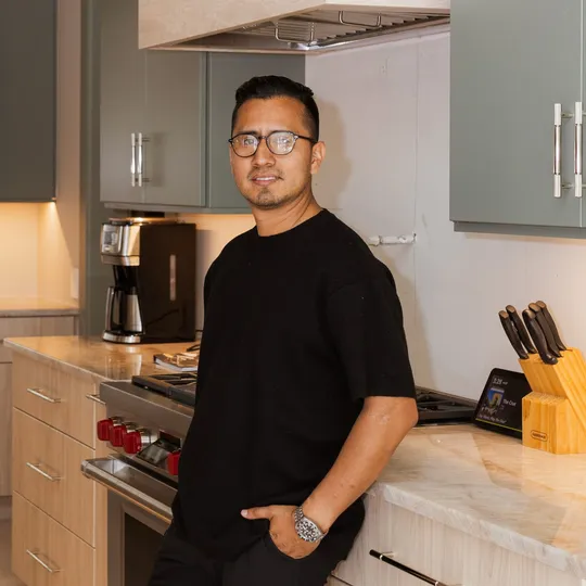 Eliel Hernandez, Agent in  - Compass