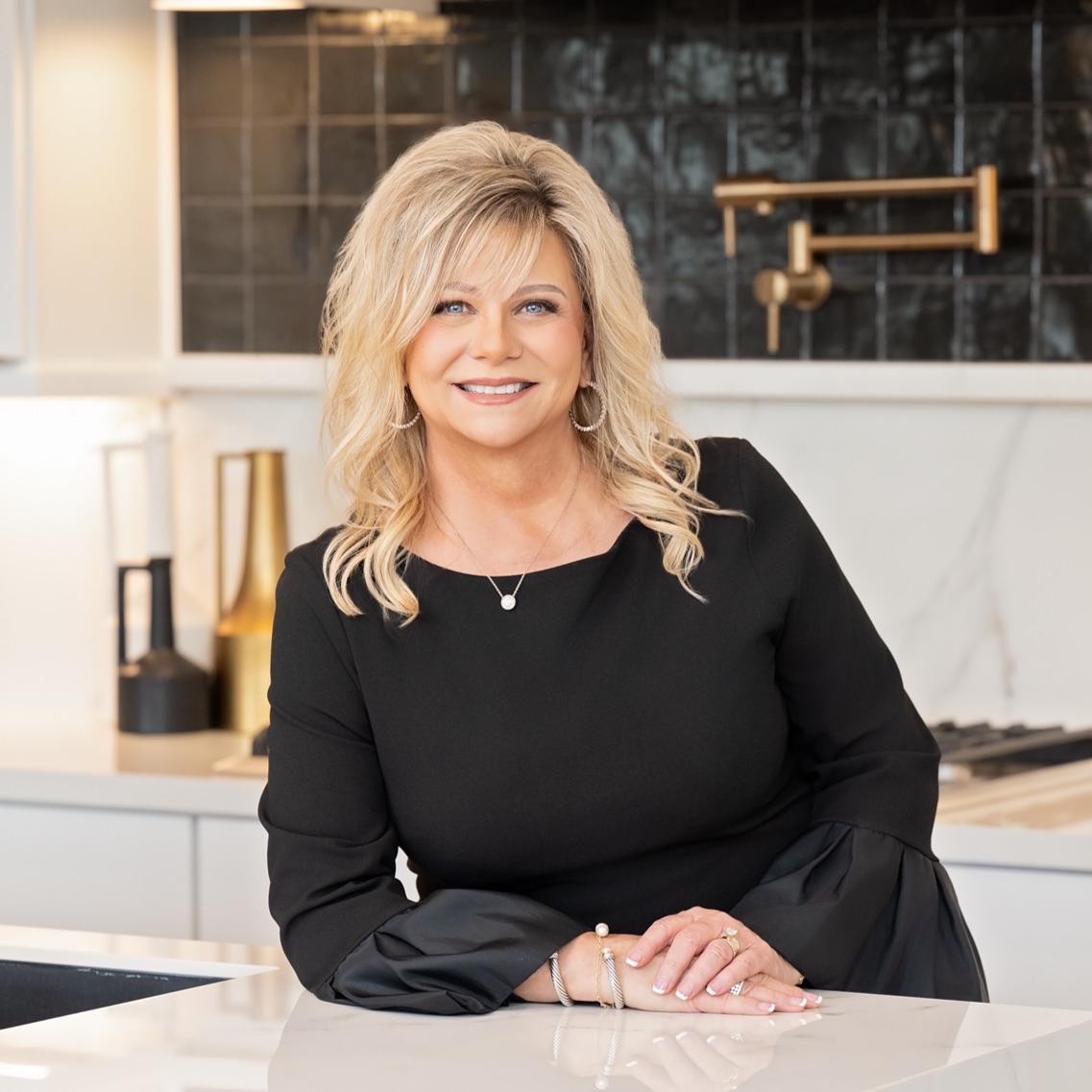 Headshot of Laura Hughes